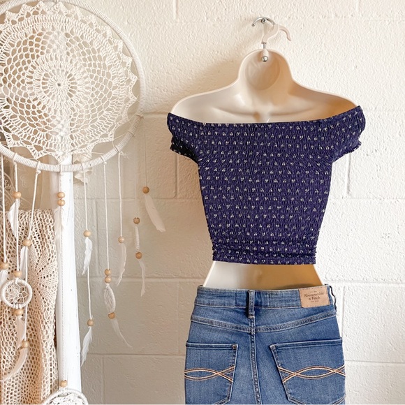 Guess Off-Shoulder Crop Top - Picture 2 of 12